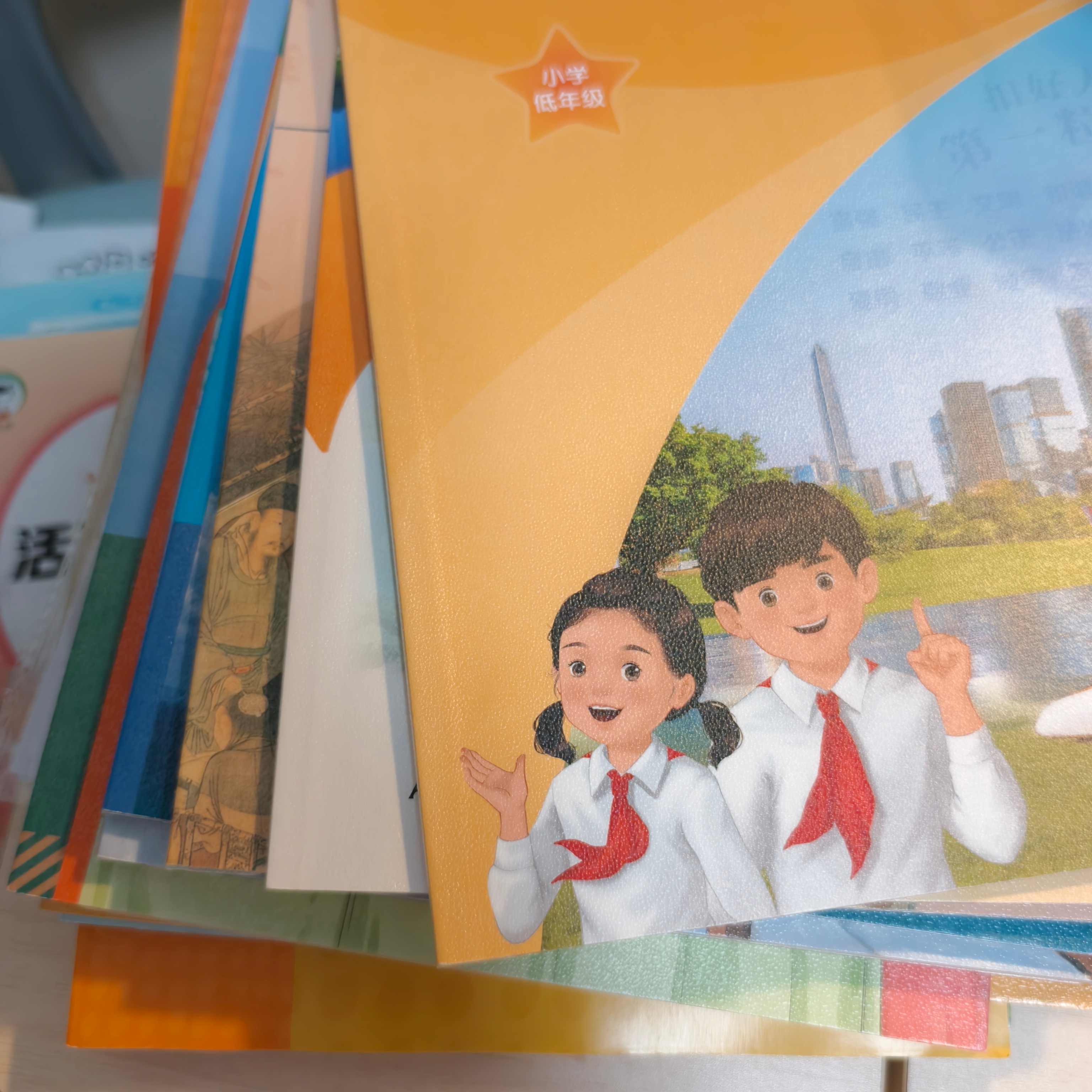 今晚战绩——贴了八本书膜，还剩两本[困] ​​​