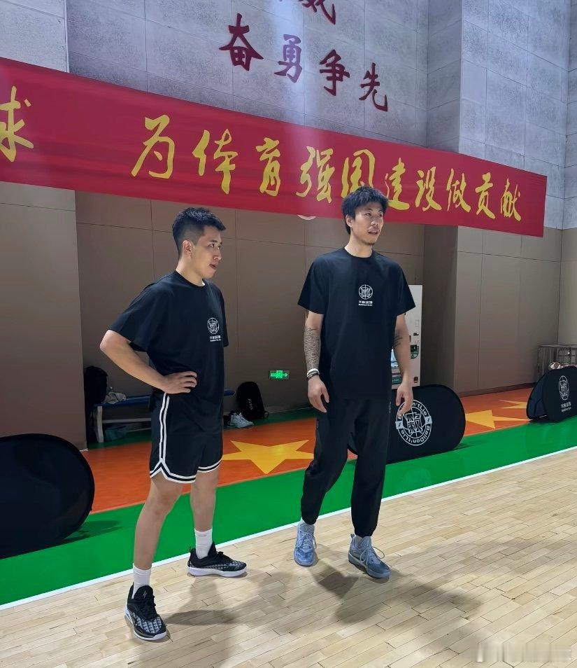 6天7899元，辽宁队张镇麟近日回到家乡沈阳开启了自己第一个篮球训练营 ​​​