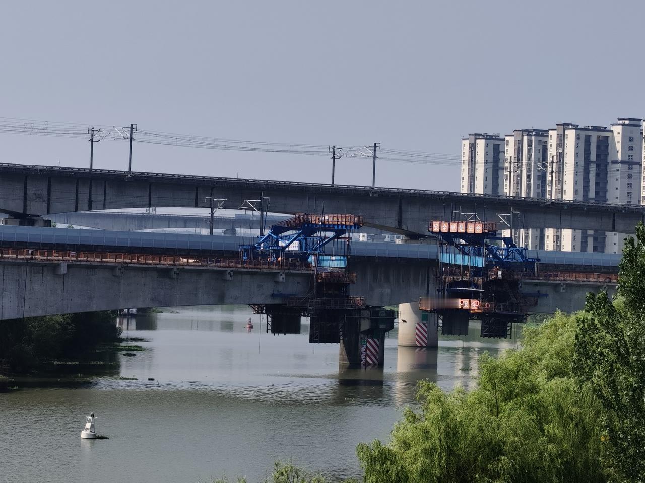 晒图笔记大赛宁芜铁路跨秦淮河铁路大桥不紧不慢施工中