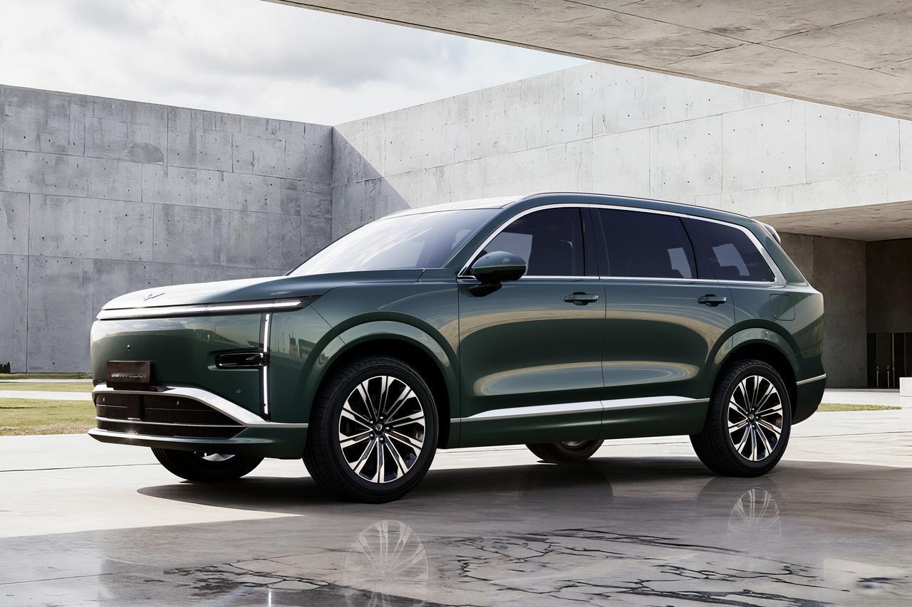 五菱星光家族首款中大型SUV正式定名：星光L
之前工信部就公布过部分信息，车身尺