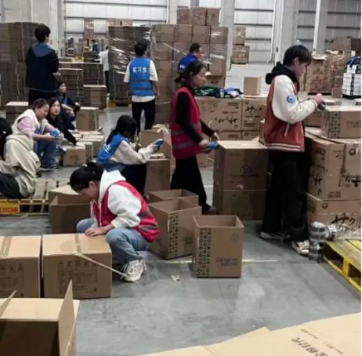 中央出手定调，十五五规划撕开现实的“遮羞布”，5000万大学生，本科文凭随处可见