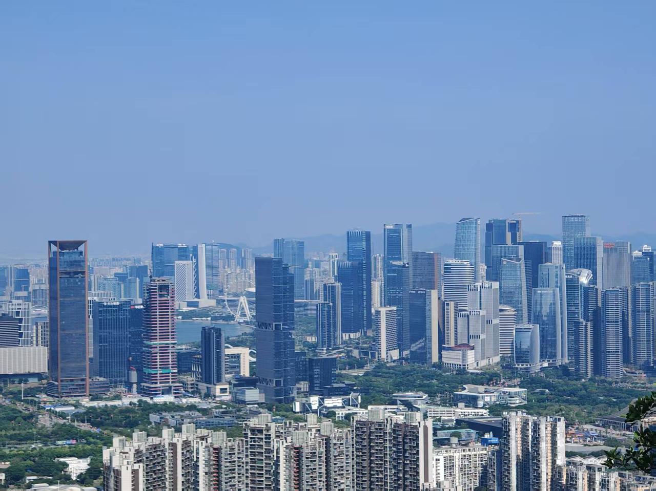 发现没？深圳市的工业就是强你不服不行呀！那么问题来了，强在哪里？
强在体量和高速