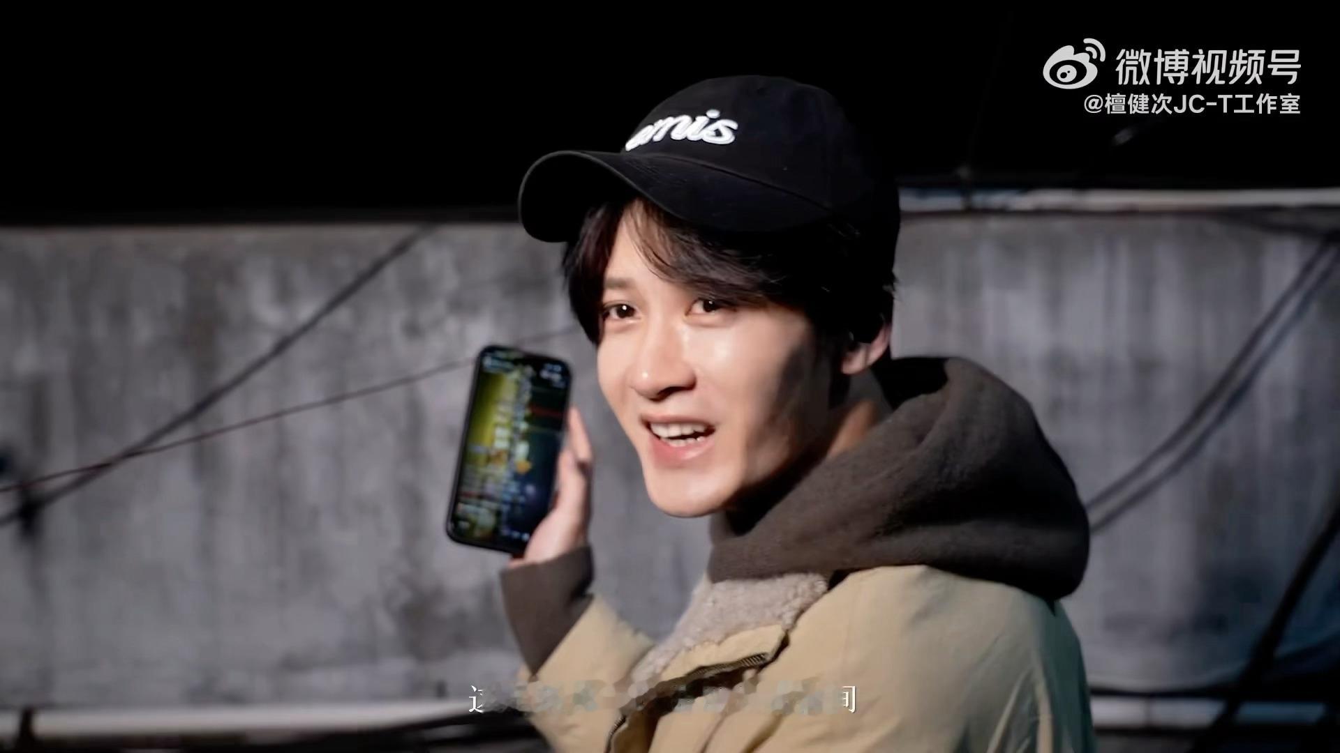 第一次进别人直播间是在看我们