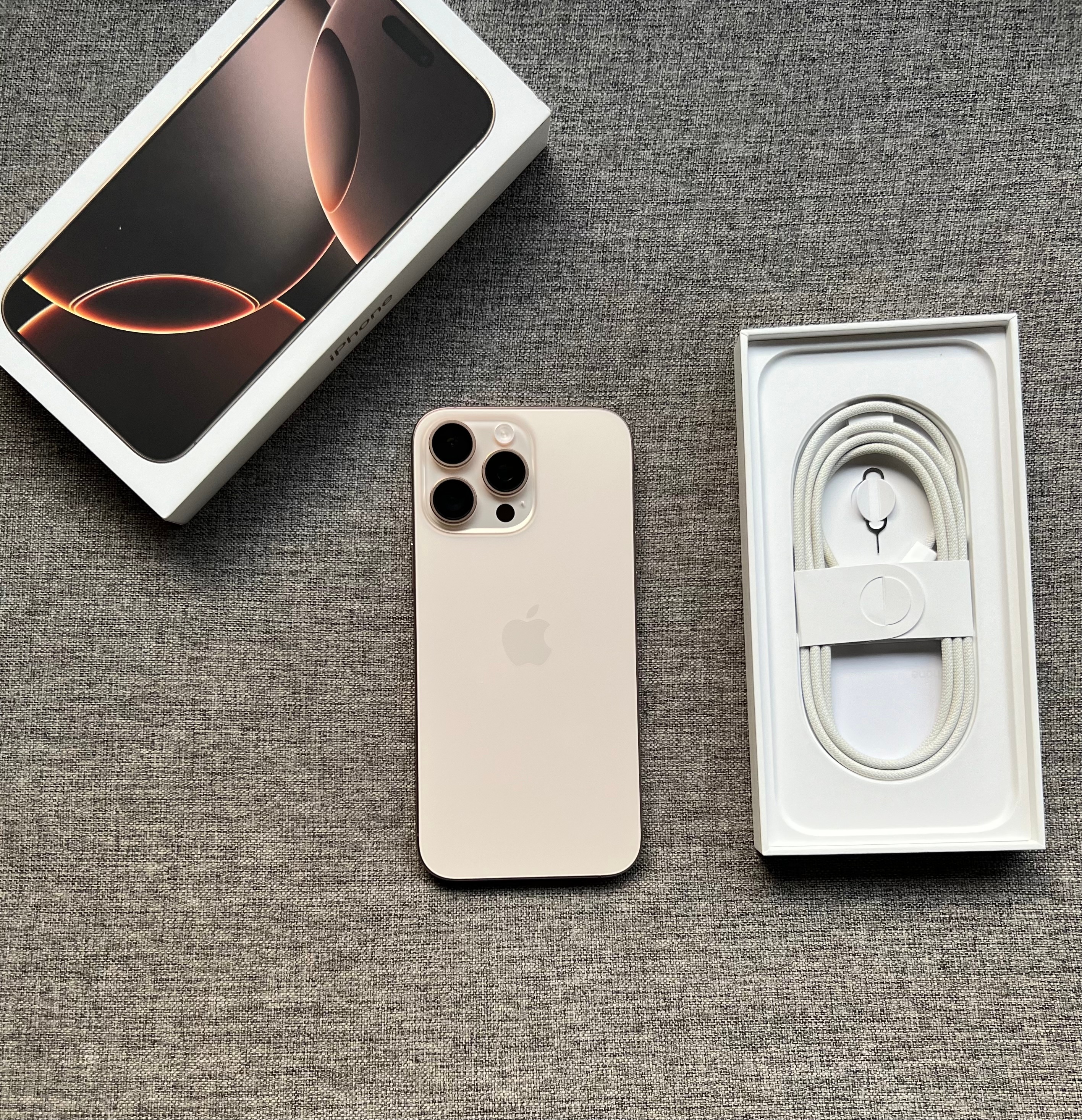 国行iPhone16 Pro Max 256G 沙漠色，99新全套带票，电池仅循