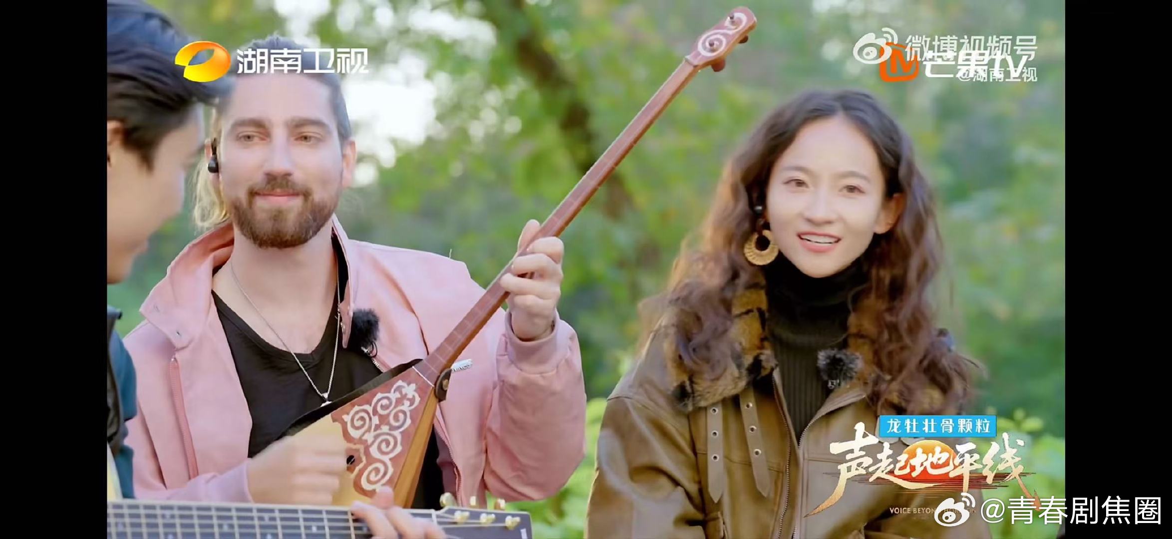 中国音乐人把外国街头变成livehouse音乐人在街头玩音乐的松弛感声起地平线异