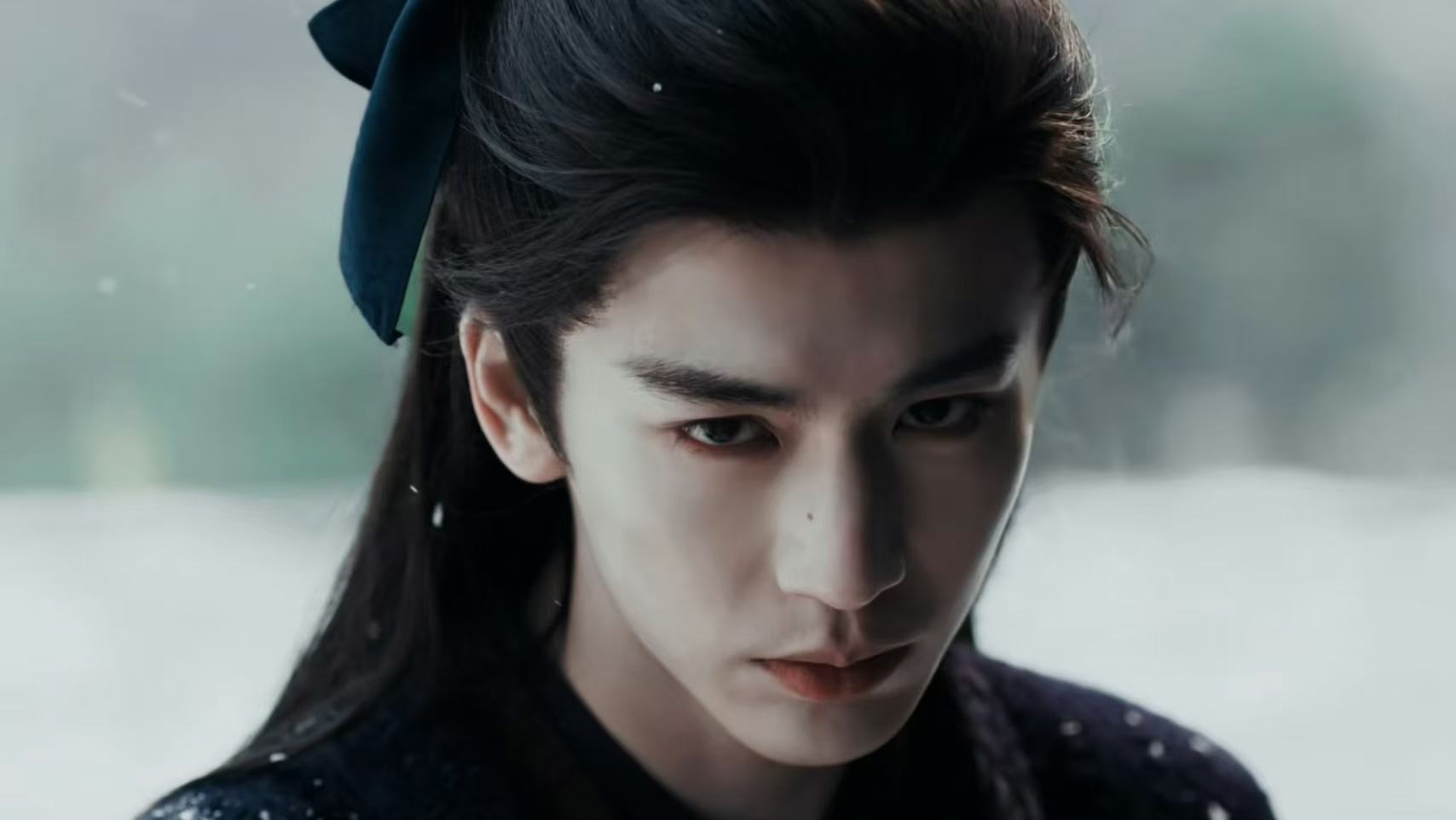 张凌赫面具之下是更帅一张脸张凌赫摘面具镜头哇趣！这一幕太绝了！面具之下是更帅一张