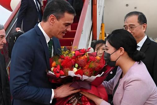 欧洲清流桑切斯抵京！有风骨更有魅力，敢对霸权说不 

西班牙首相桑切斯，今天（4