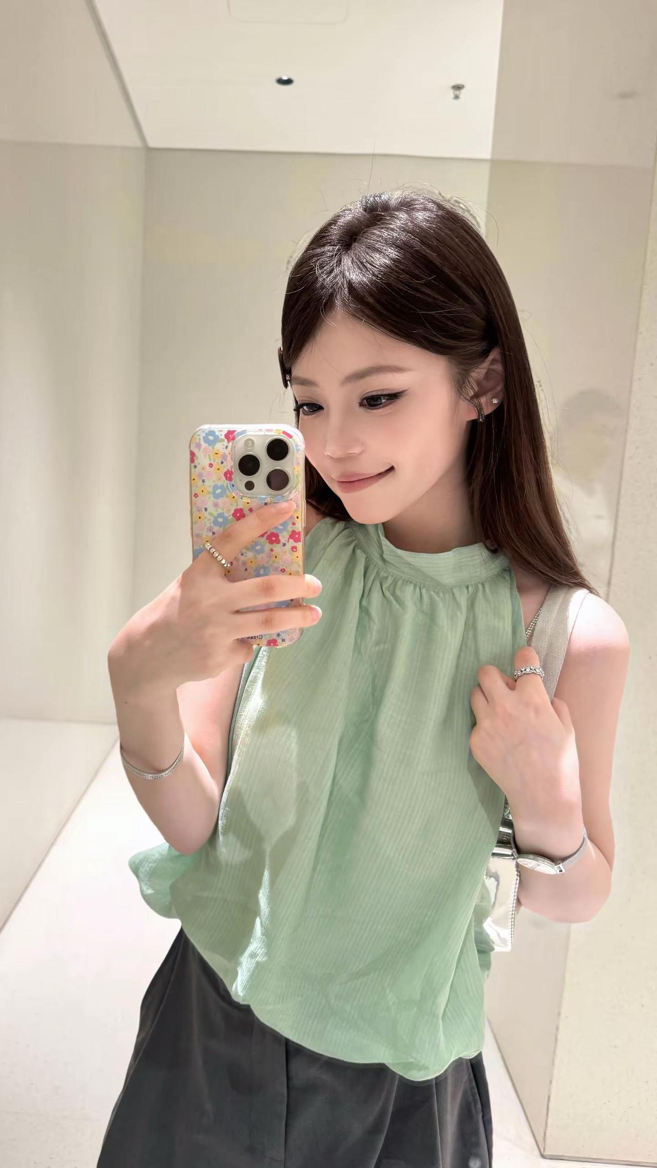 我发誓我真的不是当坏女人这块料 我无论怎么刻意装坏 都会透露出一股可爱呆萌无辜水