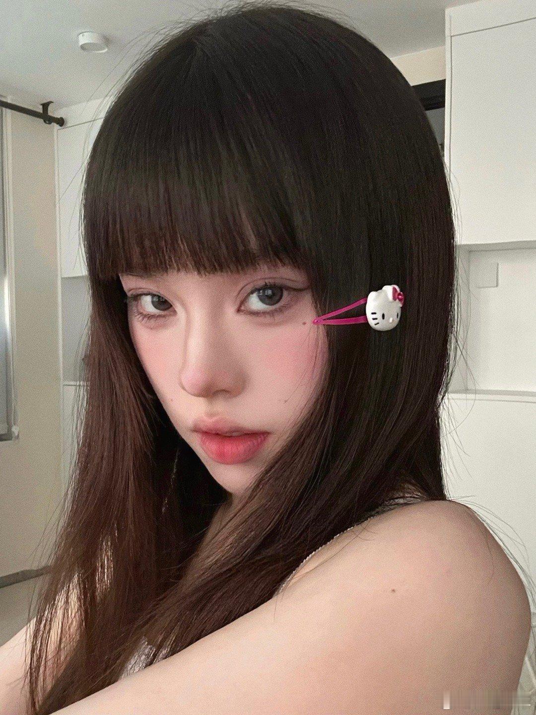 ^      ʚɞ^ ミ⁰̷̴͈  。⁰̷̴͈ ミ ​​​