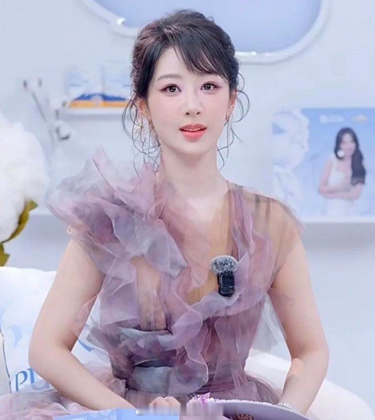 杨紫今晚直播造型，生命树杀青后第一场活动，状态如何？杨紫直播 ​​​