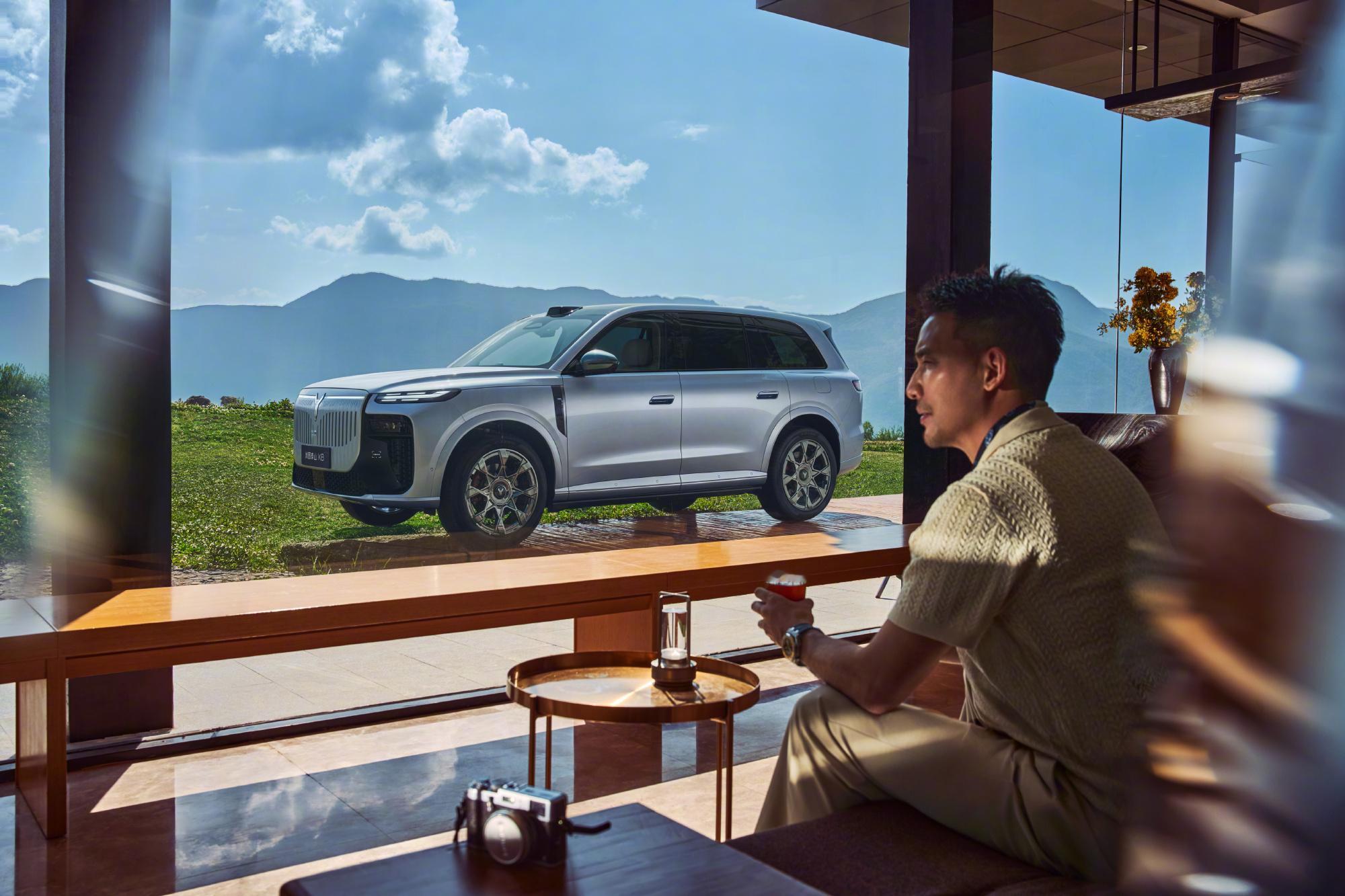 岚图的超级旗舰，今天开启预售！岚图泰山X8预售发布会狂送888杯奶茶。车长5.2