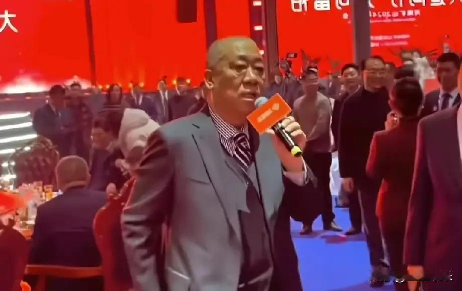 年利润2.6亿，他敢拿出1个多亿直接分。
方法就一条：谁手快，钱就归谁。
河南矿