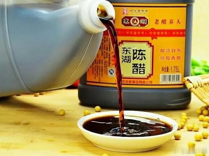 醋的不同用法，能治疗13种病症：醋：中医认为，醋，味酸、性苦、温；具有，开胃、消