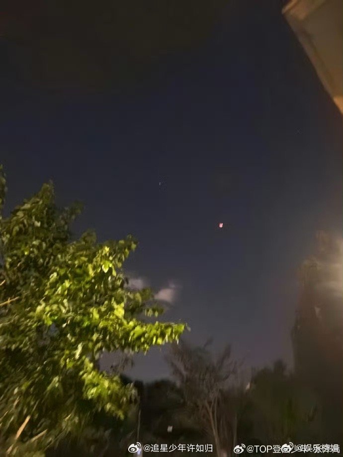 张泽禹手机没识别出来它是月亮 就算手机“认错”月亮，张泽禹镜头里的夜景依然有氛围