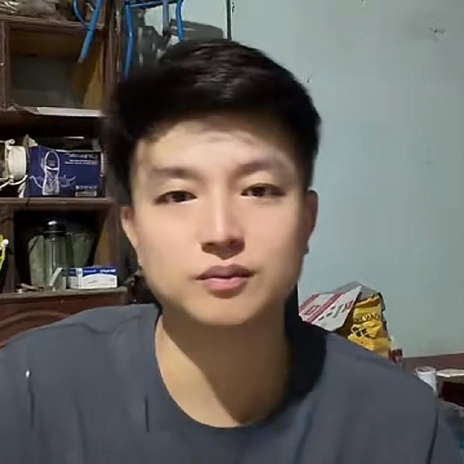 小松其实是个苦孩子他讲述自己的家庭，这在网上还是第一次，小松很少说起他的家，他的