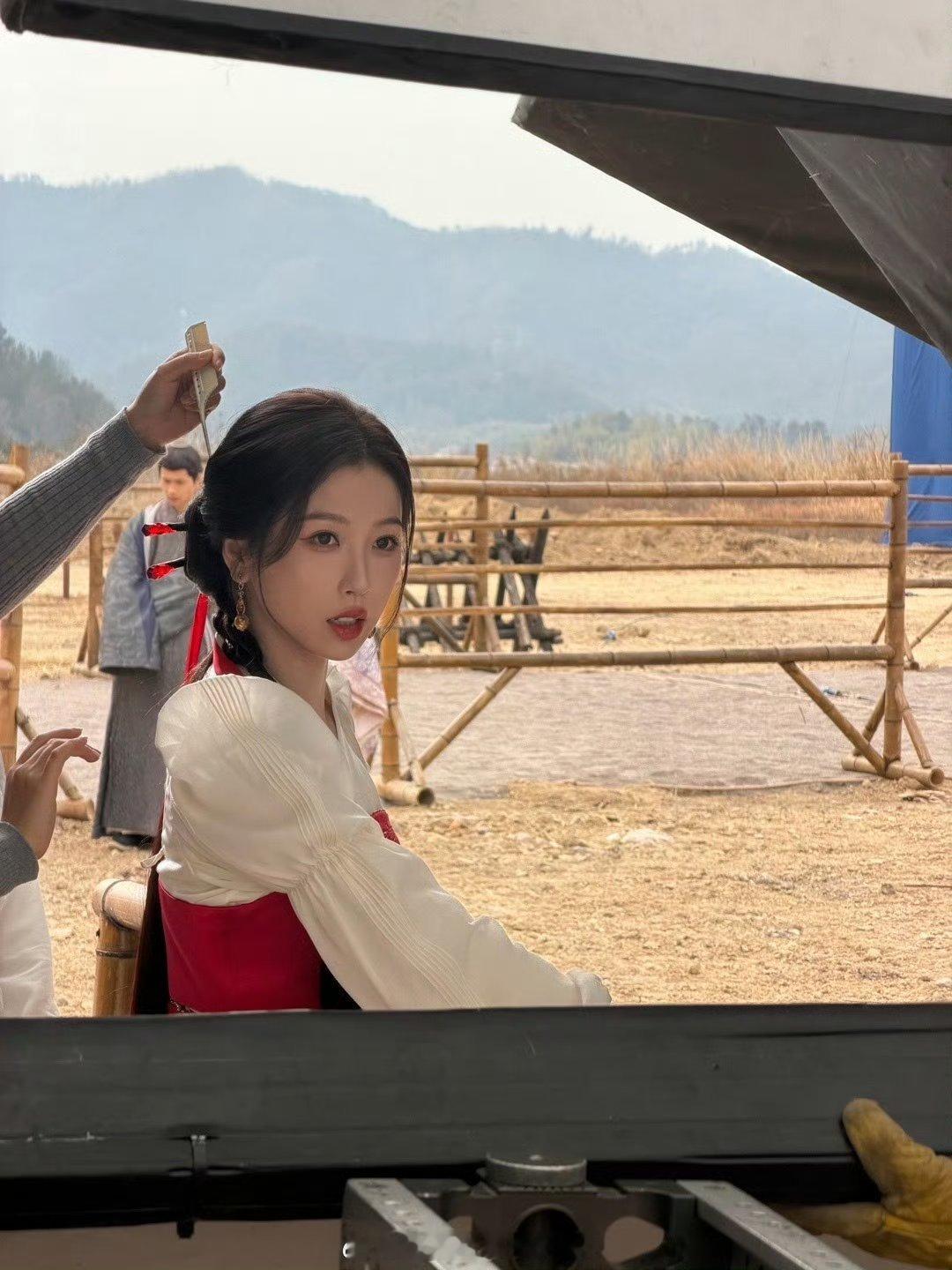 虞书欣红衣云初初现一下主母大人太美了 好期待云初啊 