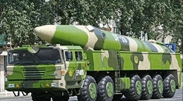 国安追查6年无果！国之重器泄密案，竟被卖菜老汉一举破局
 
1999年国庆阅兵，