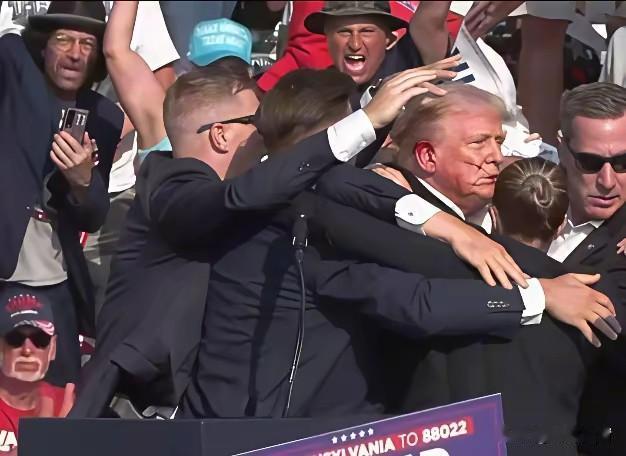 白宫晚宴惊魂：美国安保失灵与社会撕裂的双重警示
 
4月25日，白宫记者协会晚宴