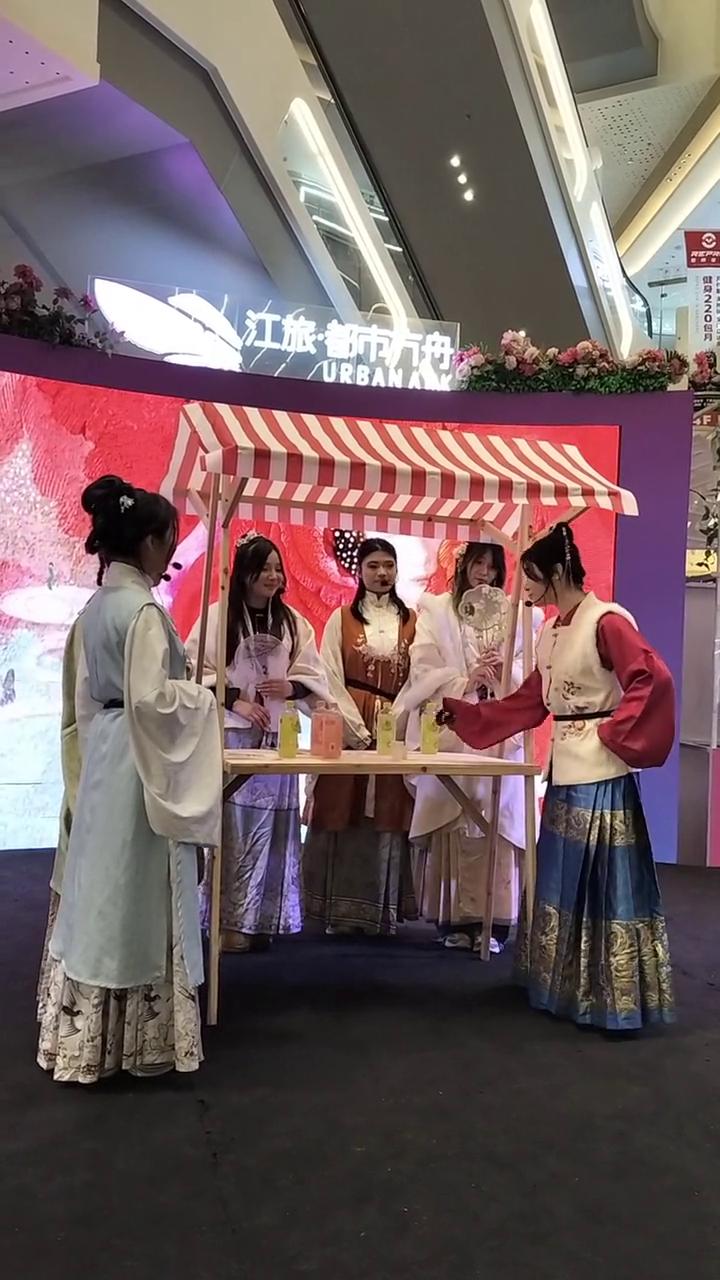 江旅·都市方舟。
来放草，输了的要防烧凉茶。好，我可是有备而来的。我有八个茉莉，