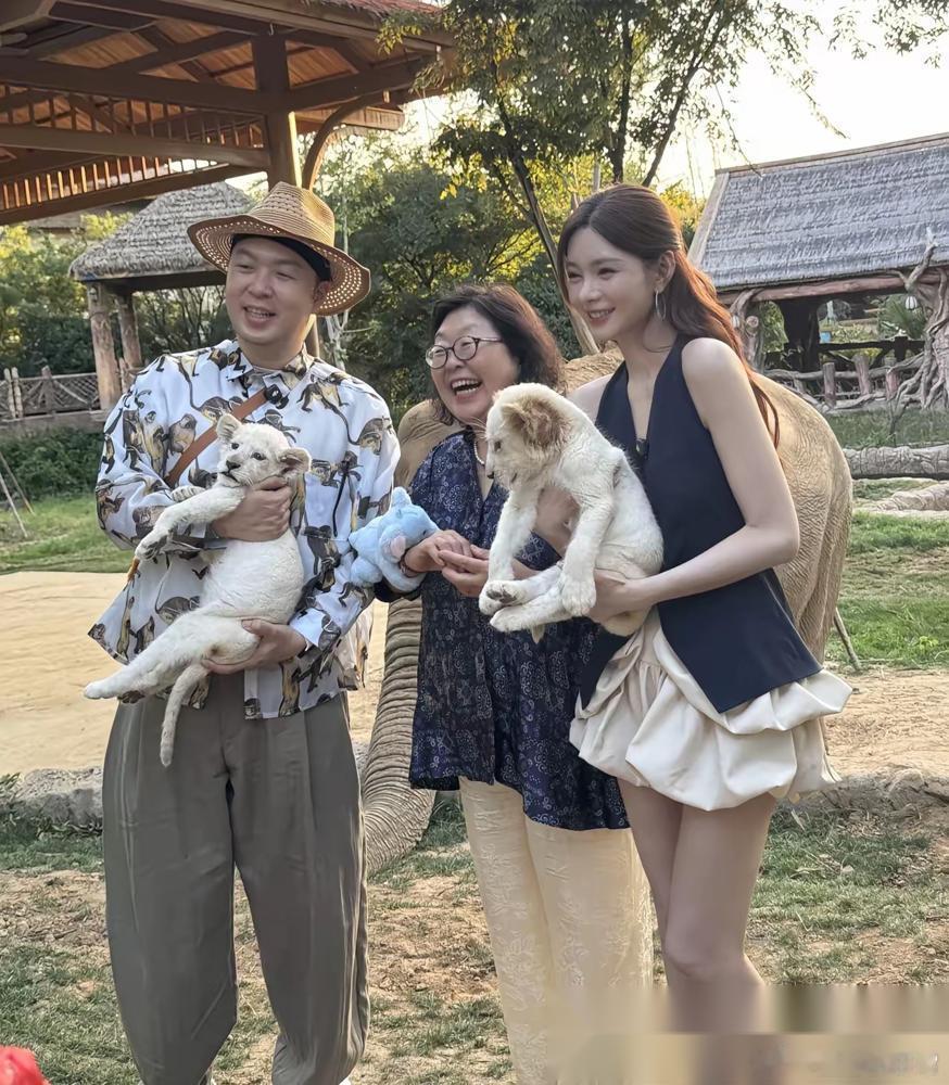 都说沈梦辰倒追杜海涛，姿态太卑微，我以前也这么觉得，直到看见她骂杜海涛脸包头。 