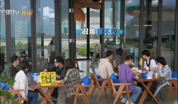 这样的徐志胜很难看不见亲爱的客栈 徐志胜拖地那段，我看了三遍还在笑。别人吃早餐他