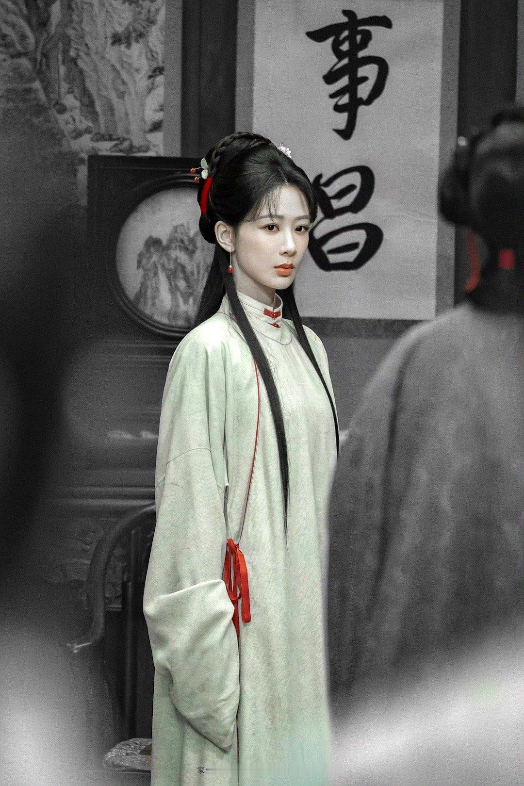 杨紫家业 杨紫李祯 玫瑰送你才好看，电影和你才好看。你是我纸短情长的雨季，也是我