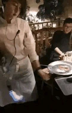 不得不讲
现在饭店没个才艺
都不好意思叫饭店了[捂脸]
