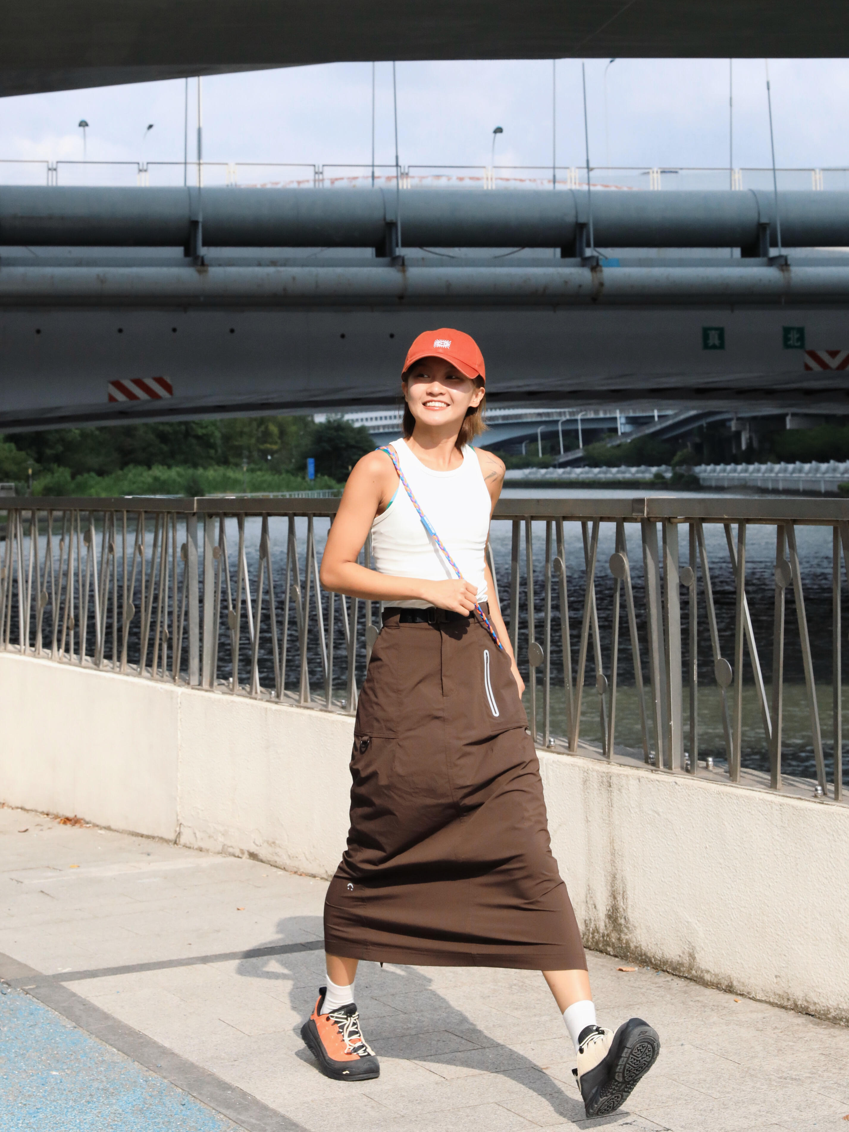 我认为休息一下是合法的中场休息时间已到换上一身舒服的轻户外，背个包，随便走走，城