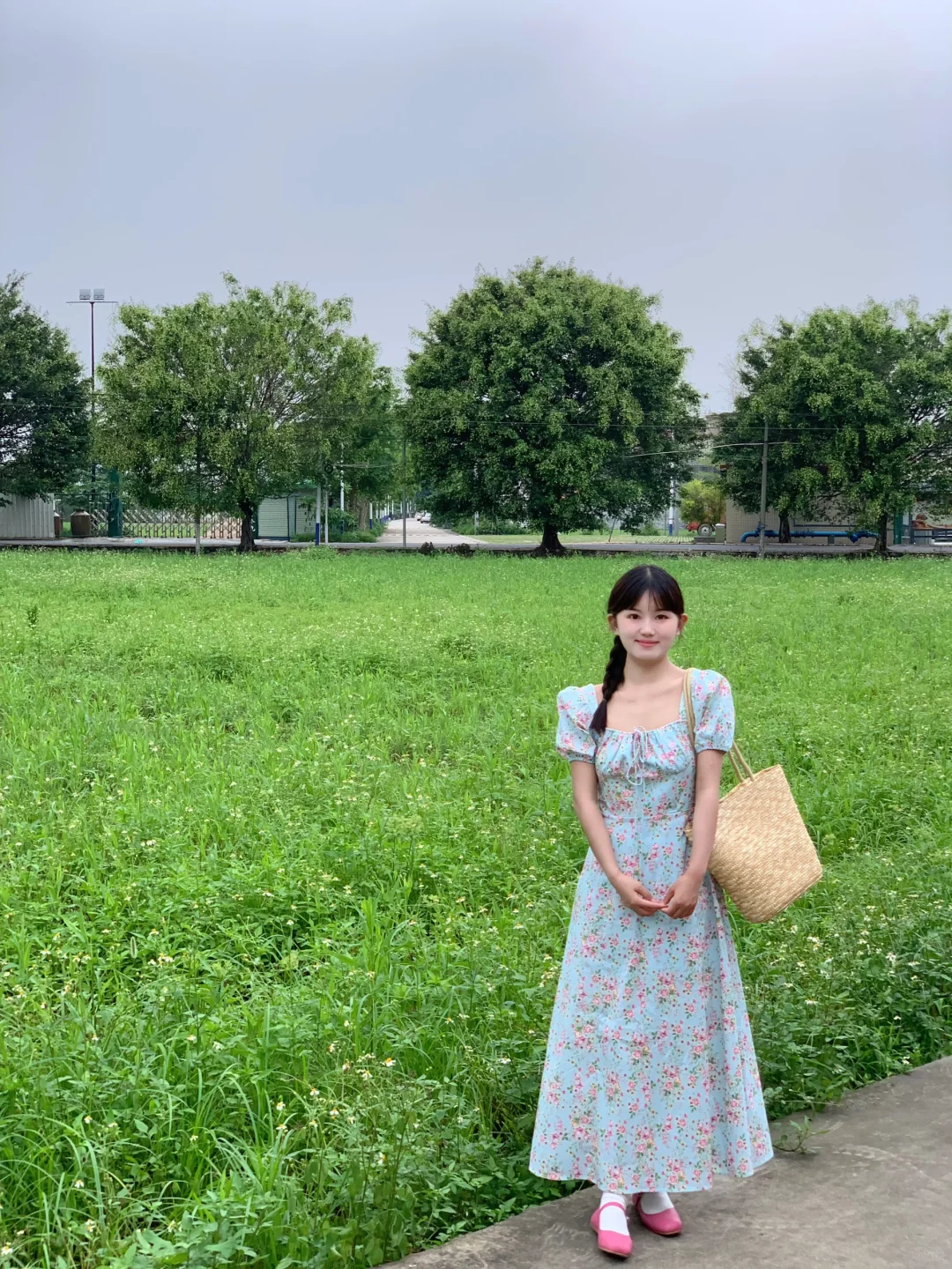 夏天是属于碎花裙的！