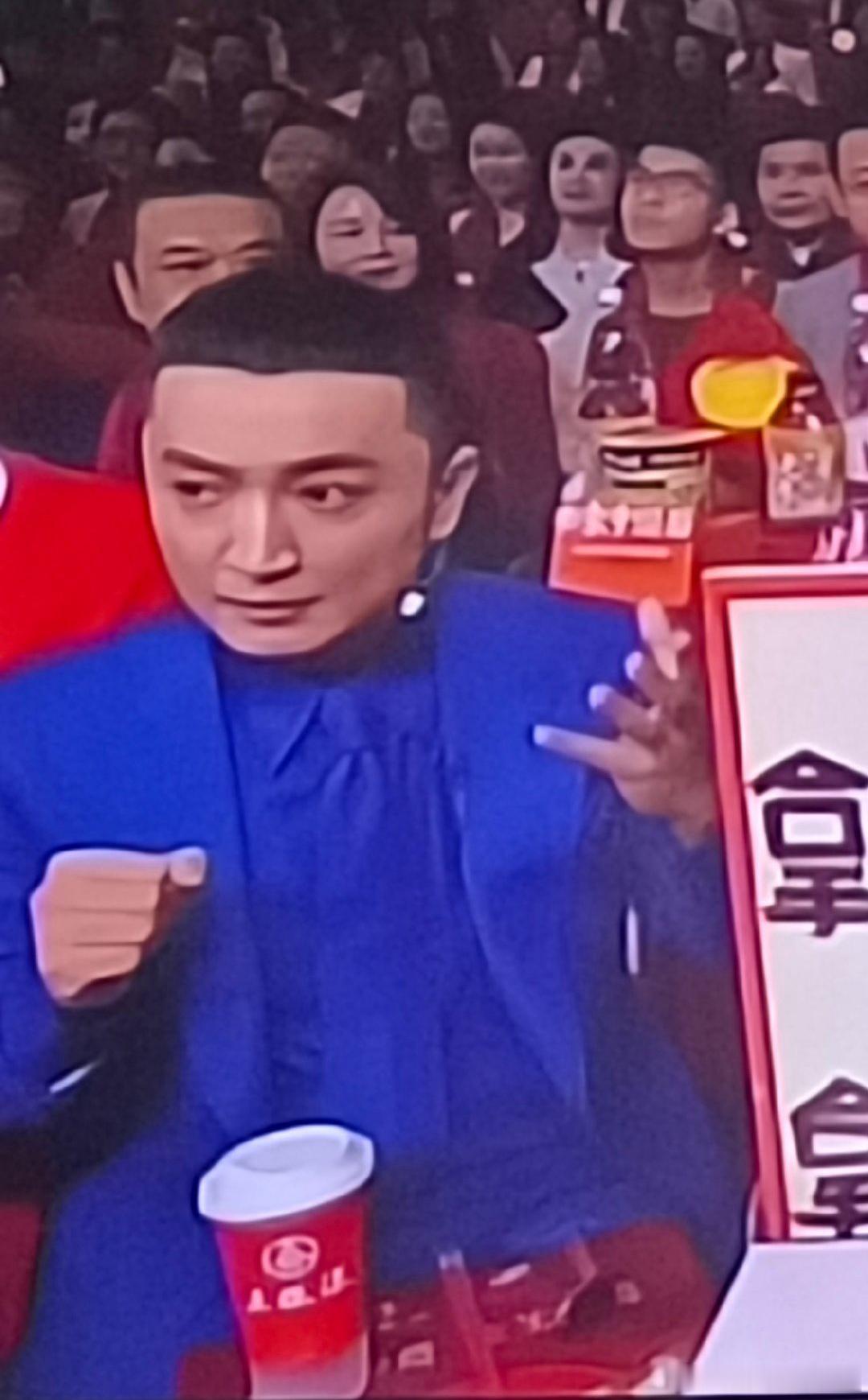 春晚段子大考  春晚  好运2025 刘谦表演魔术最紧张的人是尼格买提吧[笑cr