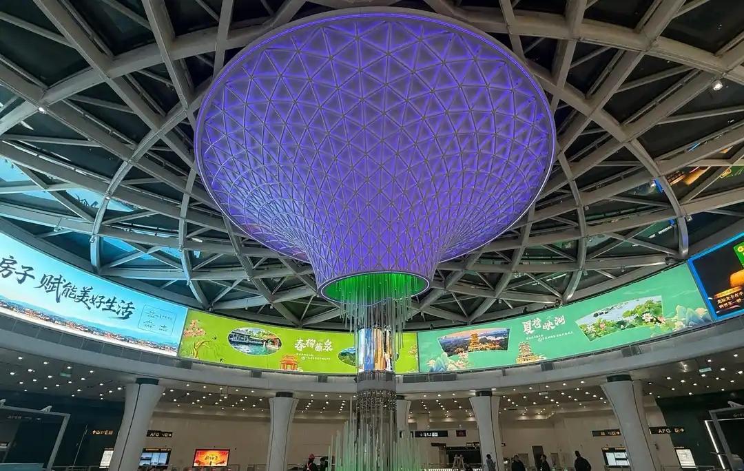 济南城建史上最重要的一刻：三条地铁将在12月27日开通。


济南地铁四号线、八