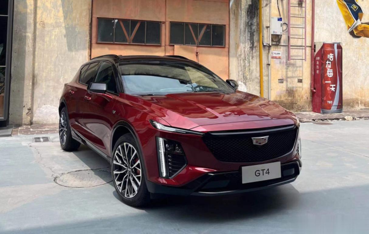 凯迪拉克GT4实车图曝光，作为凯迪拉克打造的全新豪华紧凑型SUV，新车采用了当下