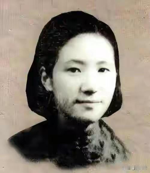 新婚当夜高烧卧病，丈夫却和表嫂说笑嘲讽，19岁新娘咽下所有委屈
 
1934年冬