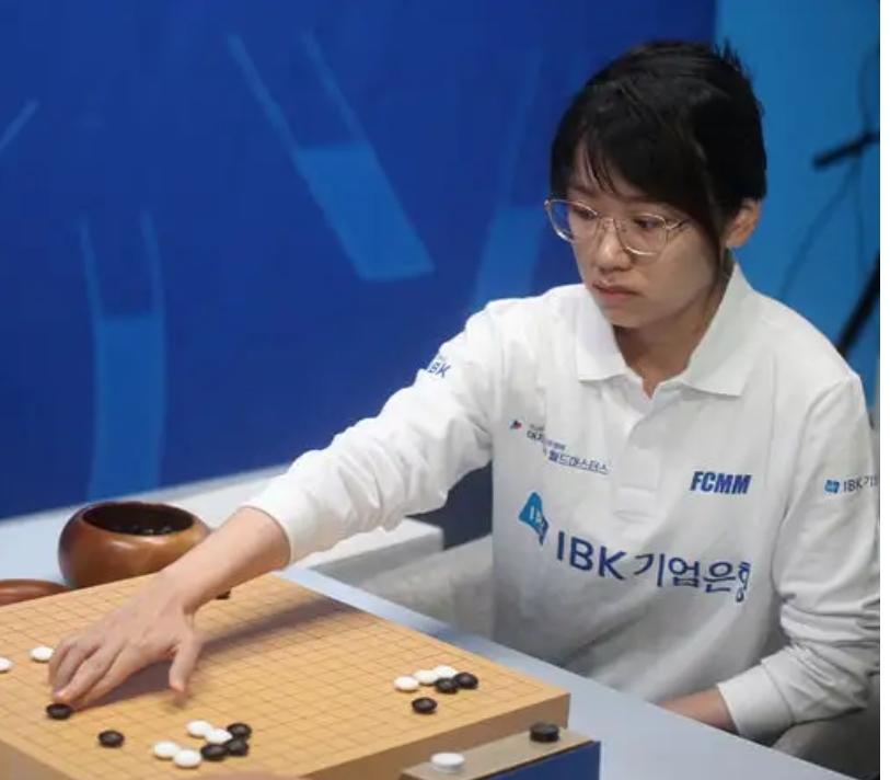 今日~女王冲击八强


2026年IBK企业银行杯Women·s   Baduk