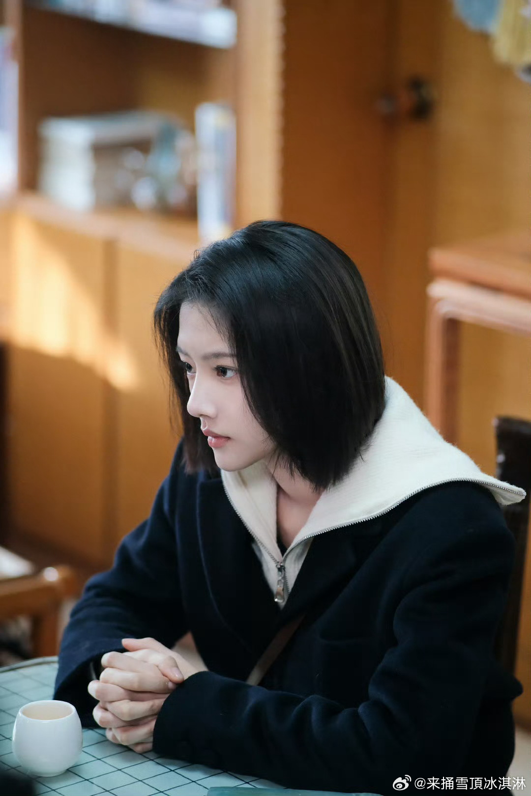 任敏瓜子脸任敏知道自己是瓜子脸吗家事法庭法庭侧脸都算瓜子脸，沈法对秦睿的滤镜真的