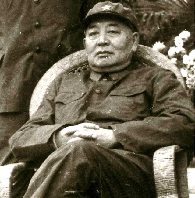 他是抗美援朝的王牌军长，却仅授大校军衔，毛主席追加：开除党籍
1915年，尹先炳