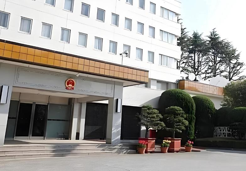 中国一招“掀桌”，两张王牌让日本右翼炸毛，真的被打疼了