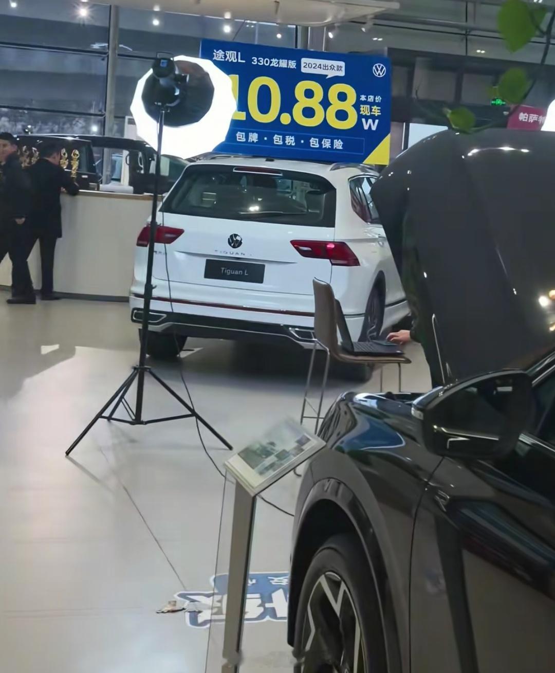 曾经加价落地三十万的大众途观，现在十几万就能买到了啊 