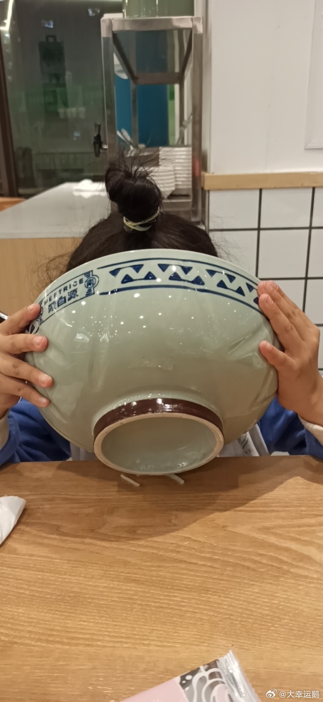 淑女正在喝汤！ 