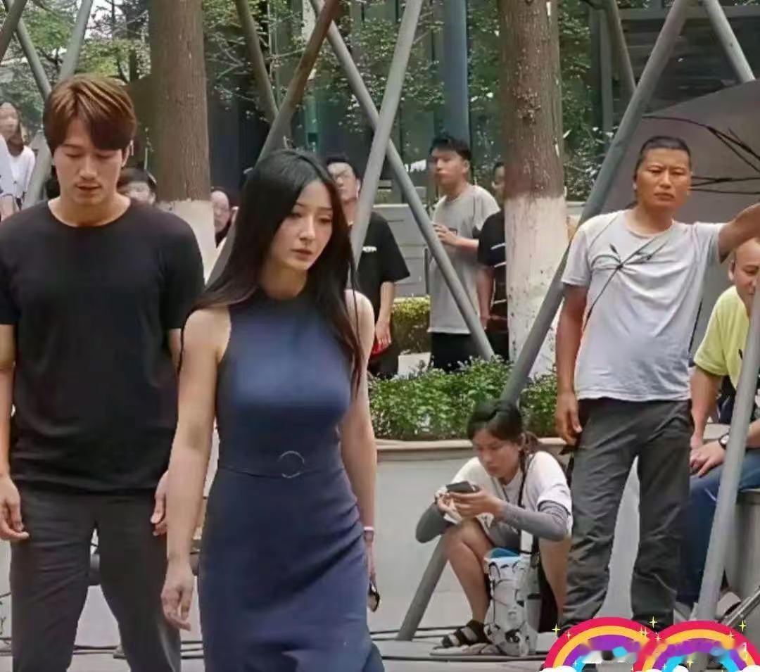 柳岩身材还是那么好

只是毕竟年龄到了，脸上看起来还是有点儿老了