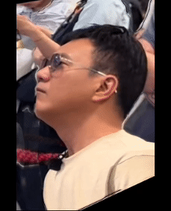 胡军李乃文50岁当艺人助理 反差名场面来了！平时气场强大的胡军、李乃文，化身贴心