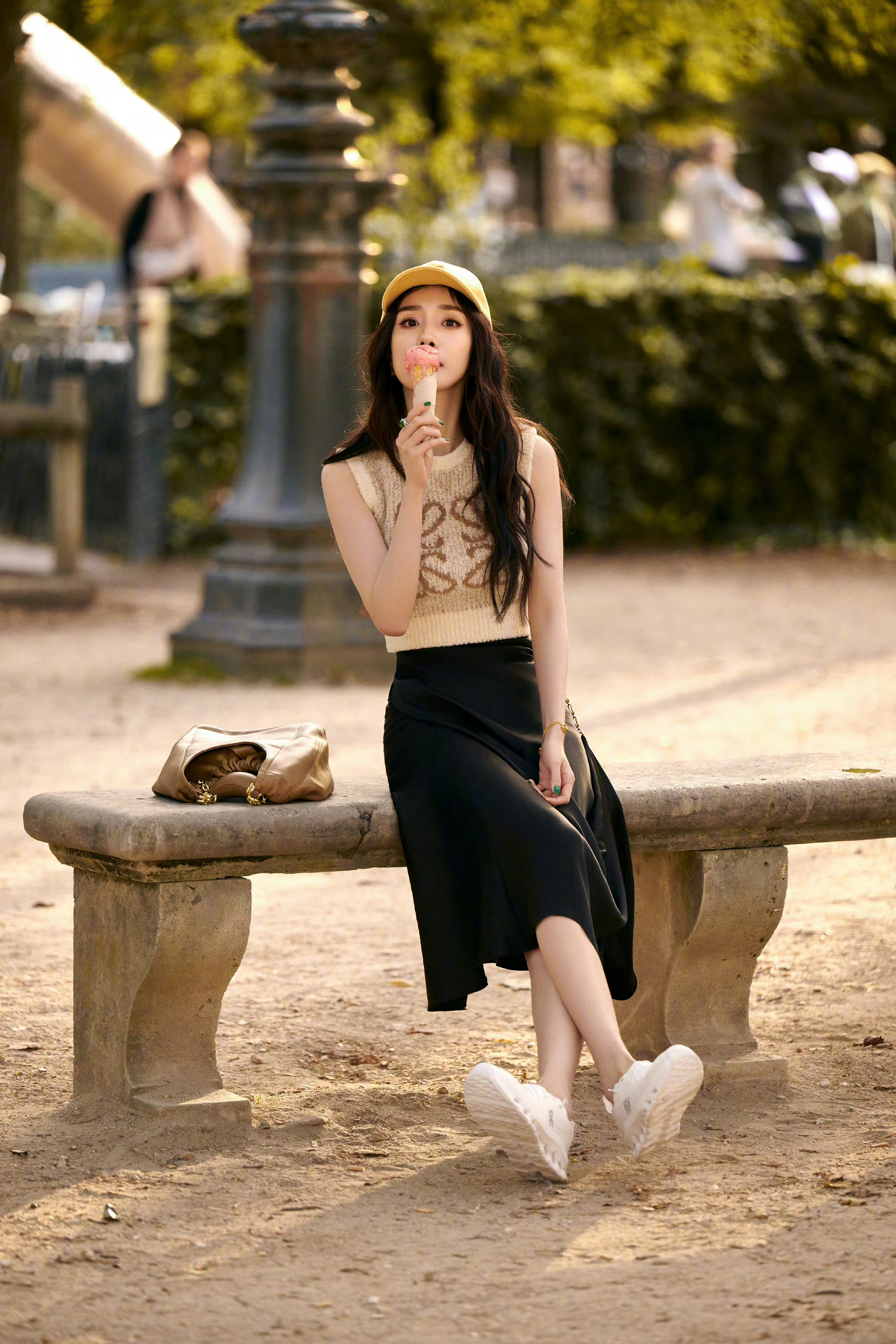 杨幂[超话] ym杨幂郑玉婷 不是秘密的秘密我要说爱你像蜜蜂黏着糖蜜我的眼里只有