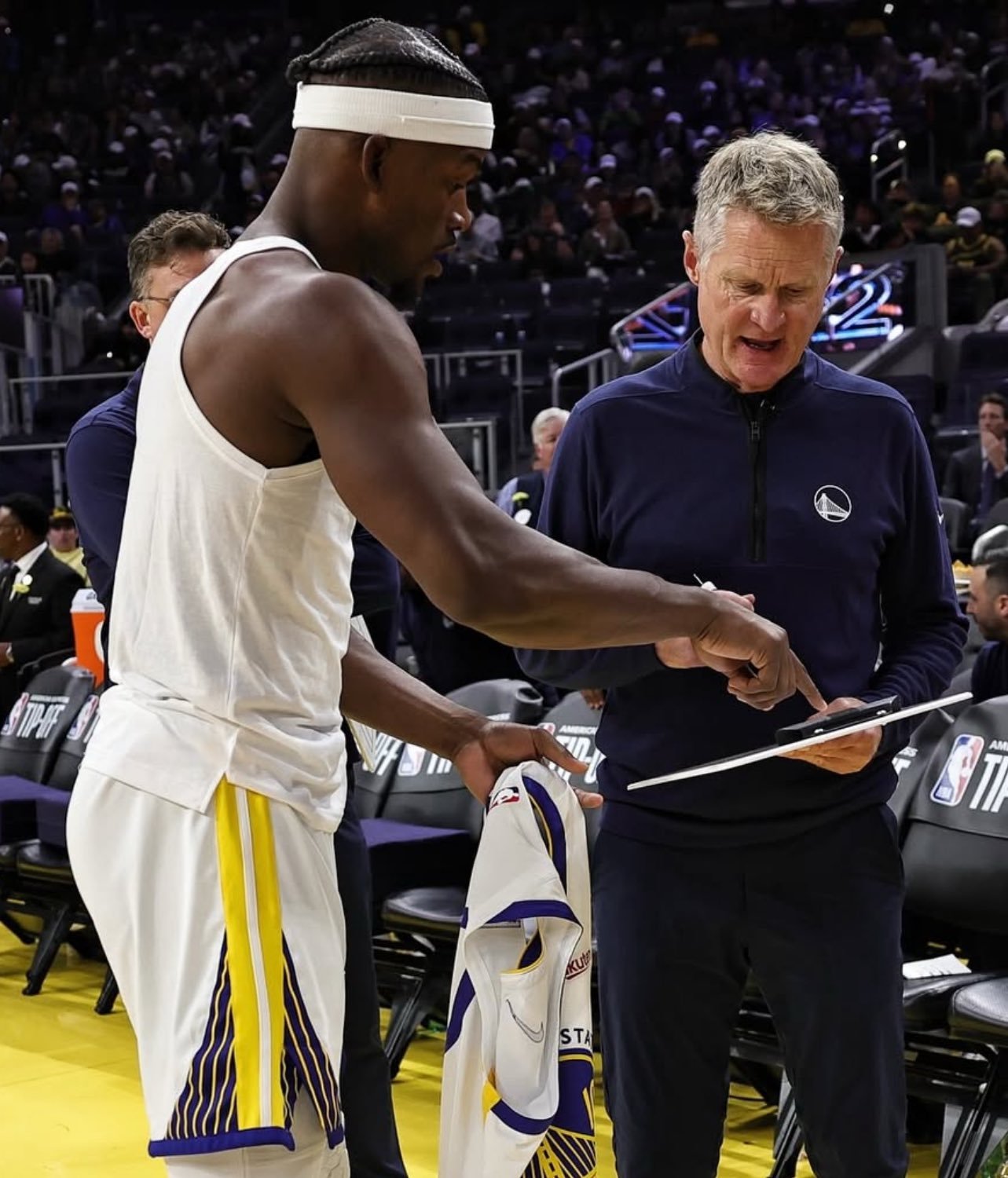 科尔：“我要为巴迪画一个三分战术……”吉米：“不不不，把它给斯蒂芬就行了”勇士加