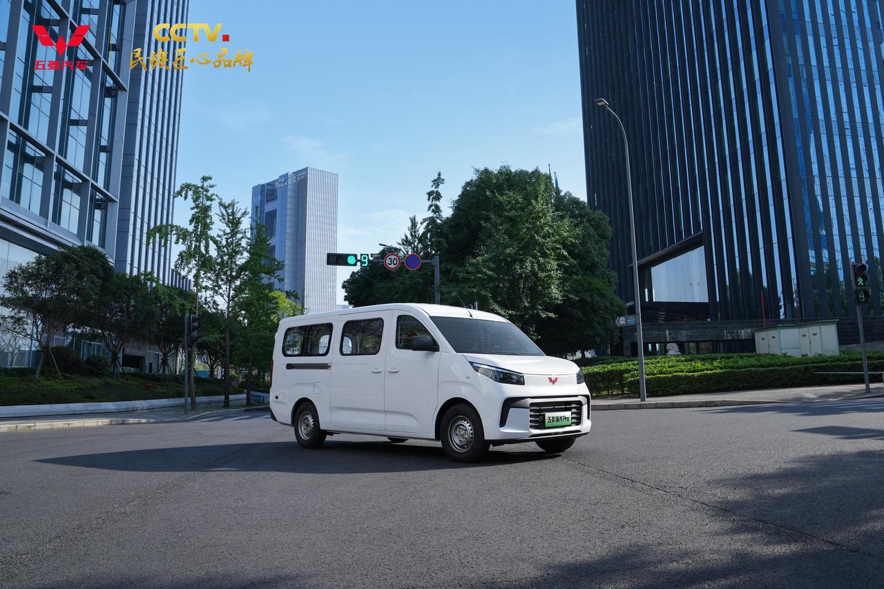 五菱扬光Pro增程版正式上市，给大家梳理一下亮点：
1、权益一口价10.48万元
