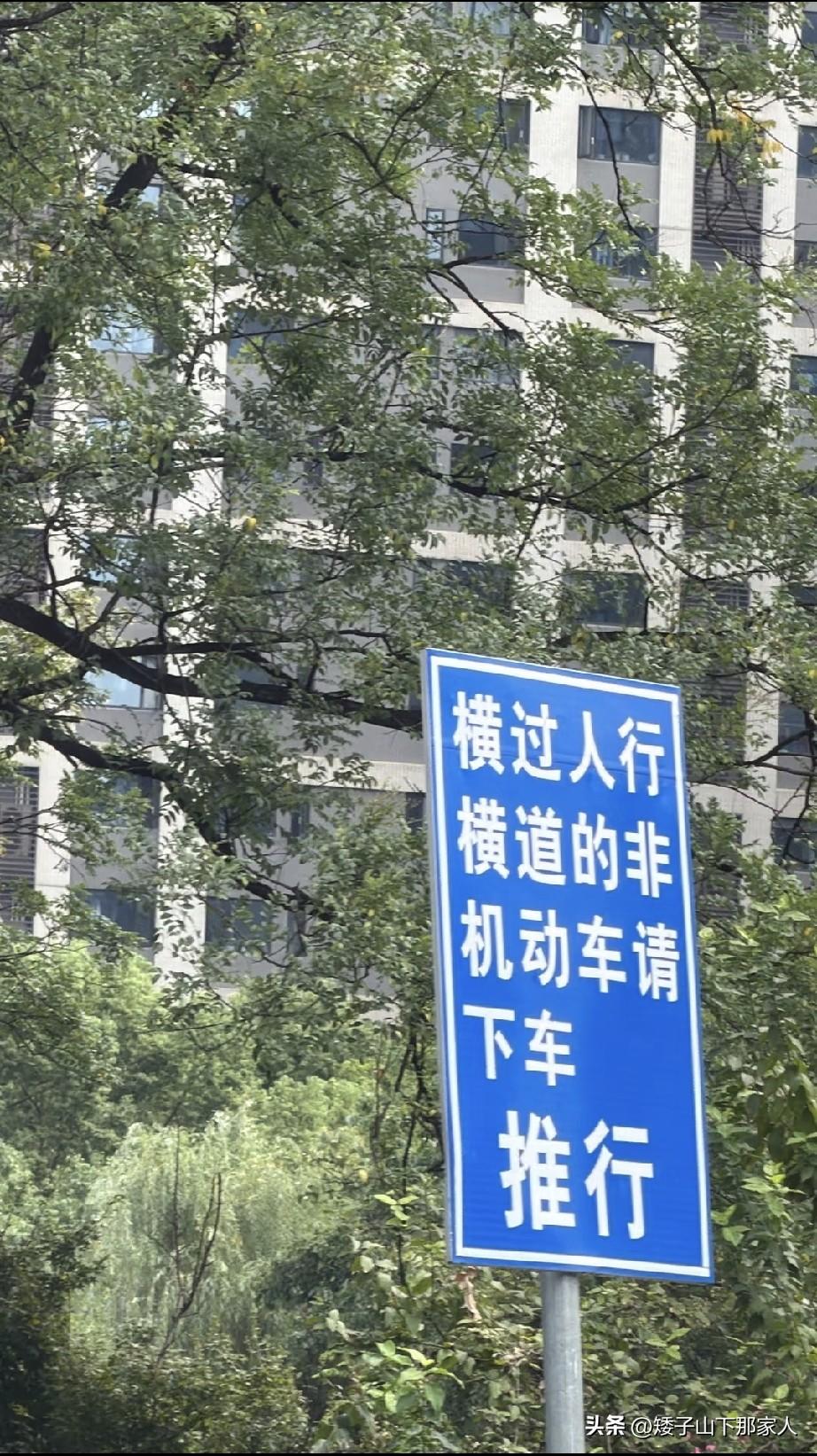 绿灯十几20秒，路宽50米，不小跑几步还过不去马路呢！绿灯时间对行人特别不友好。