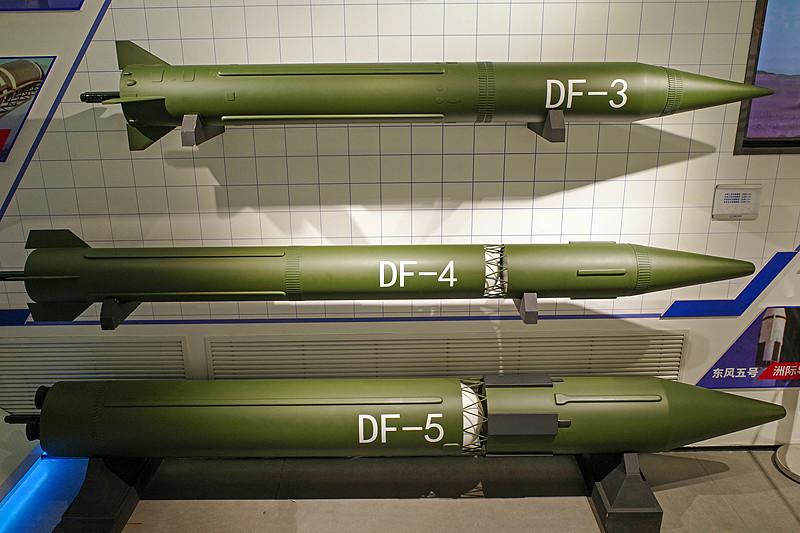 DF - 27导弹的导航技术那可太领先了。它采用了复合导航技术，融合了惯性导航、