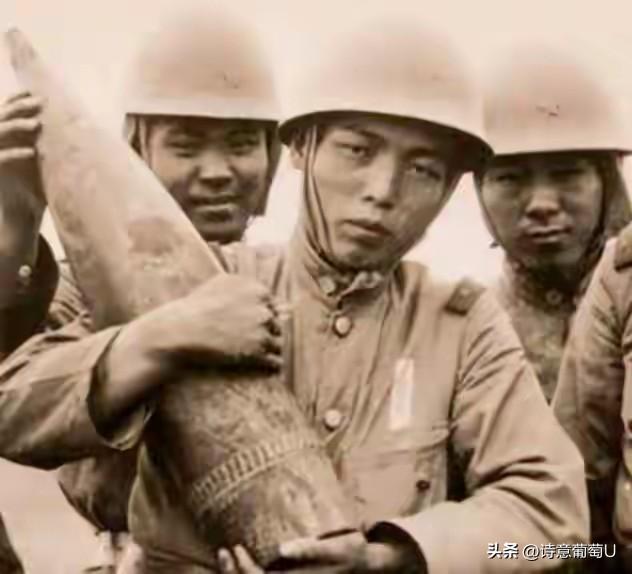 1950年，义乌楂林村的蒋荷菊攥着那本红皮烈士证，手都在发颤。证书上清晰印着