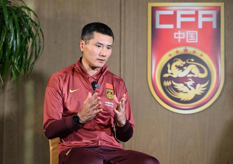 国足主教练邵佳一在接受采访的时候强调，自己的最高目标就是带队参加世界杯，这也应该