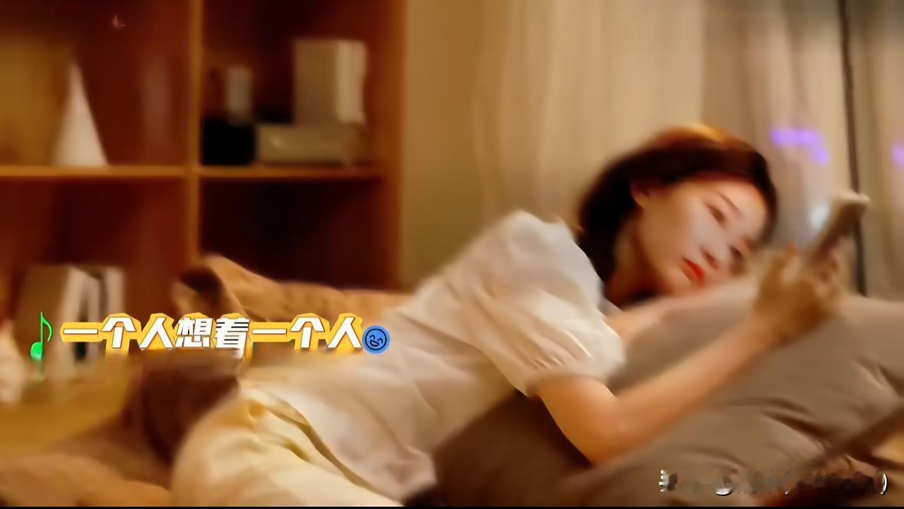 只有你
文/刚柔

梦交叠着梦,
雾弥漫着雾，
唯有你的幻影,
在风中清晰。
