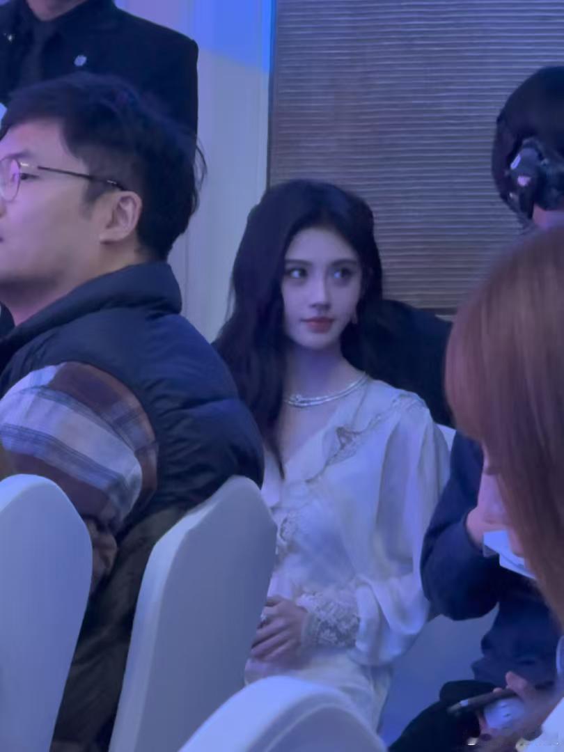 鞠婧祎亮相腾讯招商大会鞠婧祎出席腾讯招商大会鞠婧祎去腾讯招商大会，哇塞， ​​​